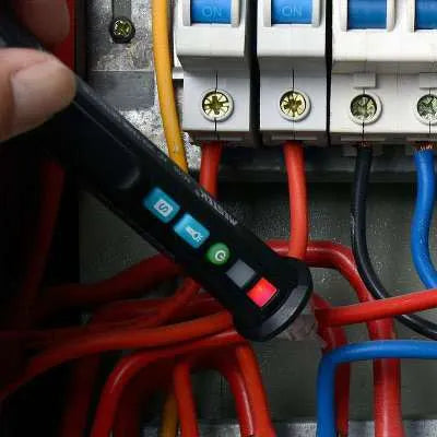 Black intelligent test pencil with sensor tip for voltage detection and automatic shut-off feature
