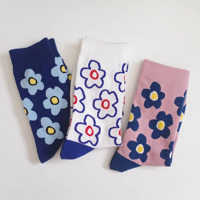 Girls' cartoon flower socks in various colours, made from breathable combed cotton