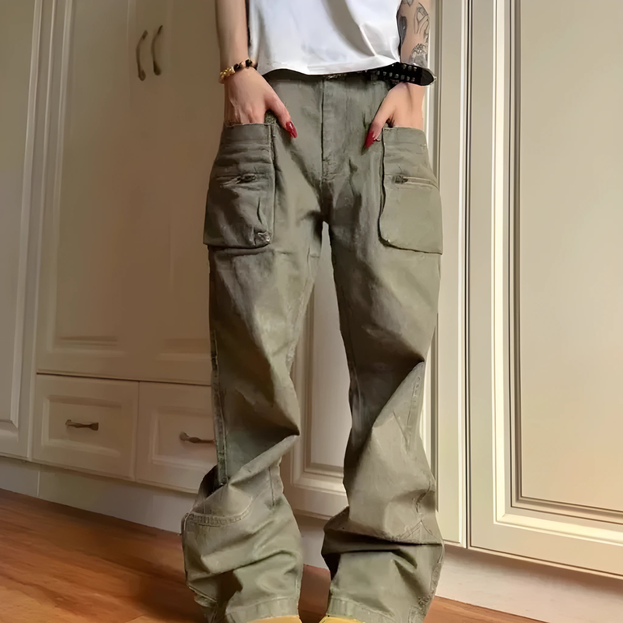 Double zipper work trousers with side pocket in black or green cotton fabric