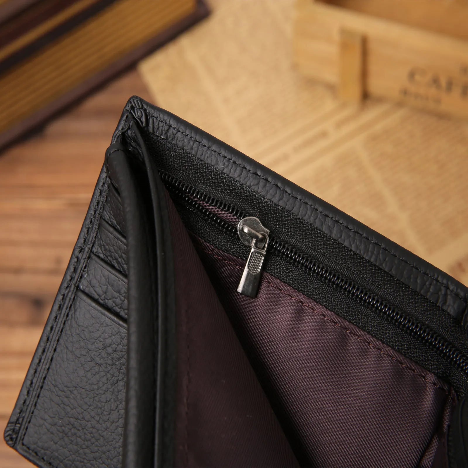 Men's first layer cowhide leather bifold RFID wallet with coin purse, black, 11.5cm length, stitching detail