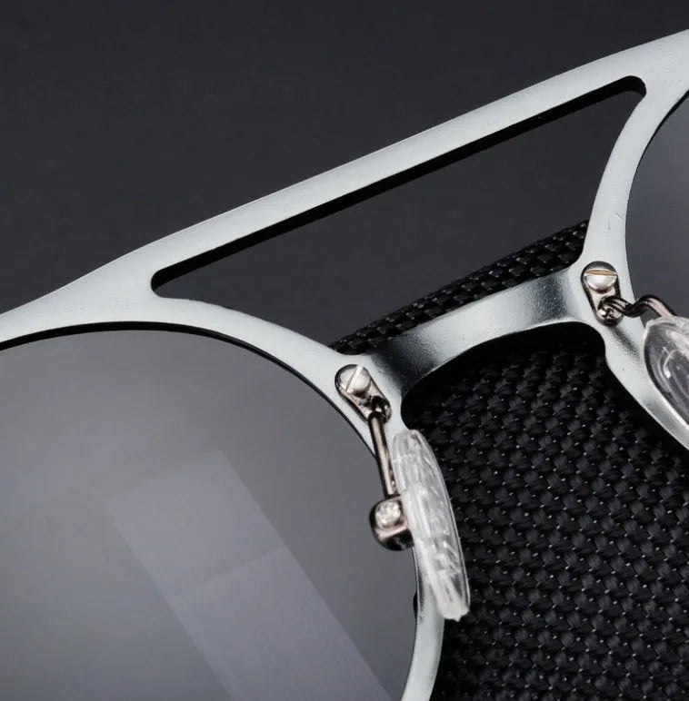 Men's polarised vintage round sunglasses with aluminium magnesium frame and UV400 protection in black with grey lens