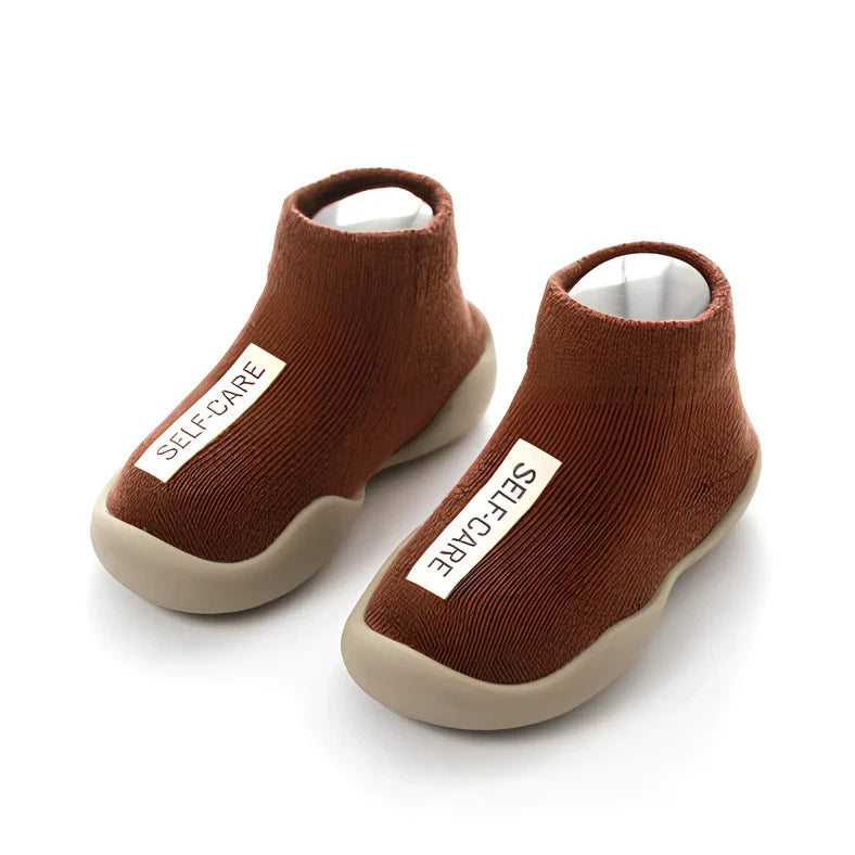 Breathable combed cotton toddler floor socks in black bow tie pattern, size M for 12.5-13.5cm feet, mesh for sweat absorption