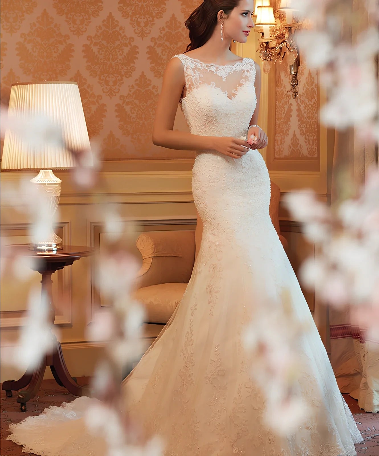 White sleeveless lace fishtail wedding dress with adjustable bust 77-84cm in size S and waist 60-67cm