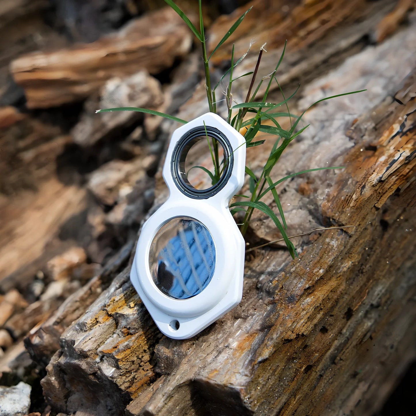 White zinc alloy Apple AirTag keychain case with protective cover and swivel keyring