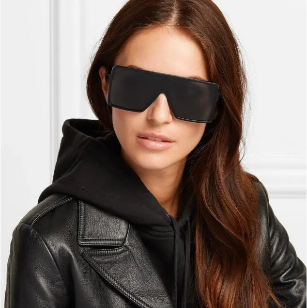 Oversized square women sunglasses with retro big frame in PC and AC materials, available in multiple colours