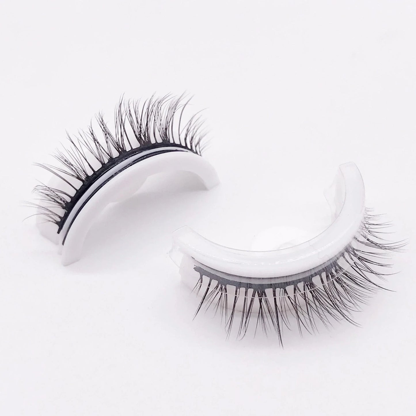 Captivating 3D layered mink-like false eyelashes for bold, voluminous eye makeup looks