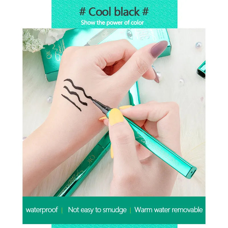 Jade green beginner eyeliner pencil with fine tip for smooth application and warm water removal, 1g