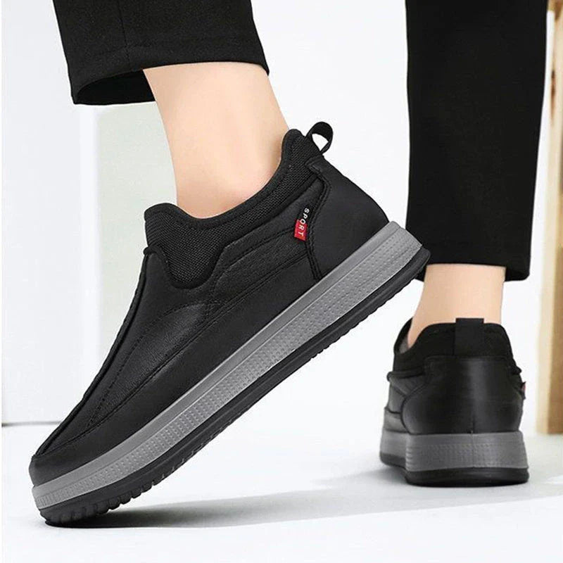 Men's winter ankle boots with fleece lining, platform sole, and non-slip traction