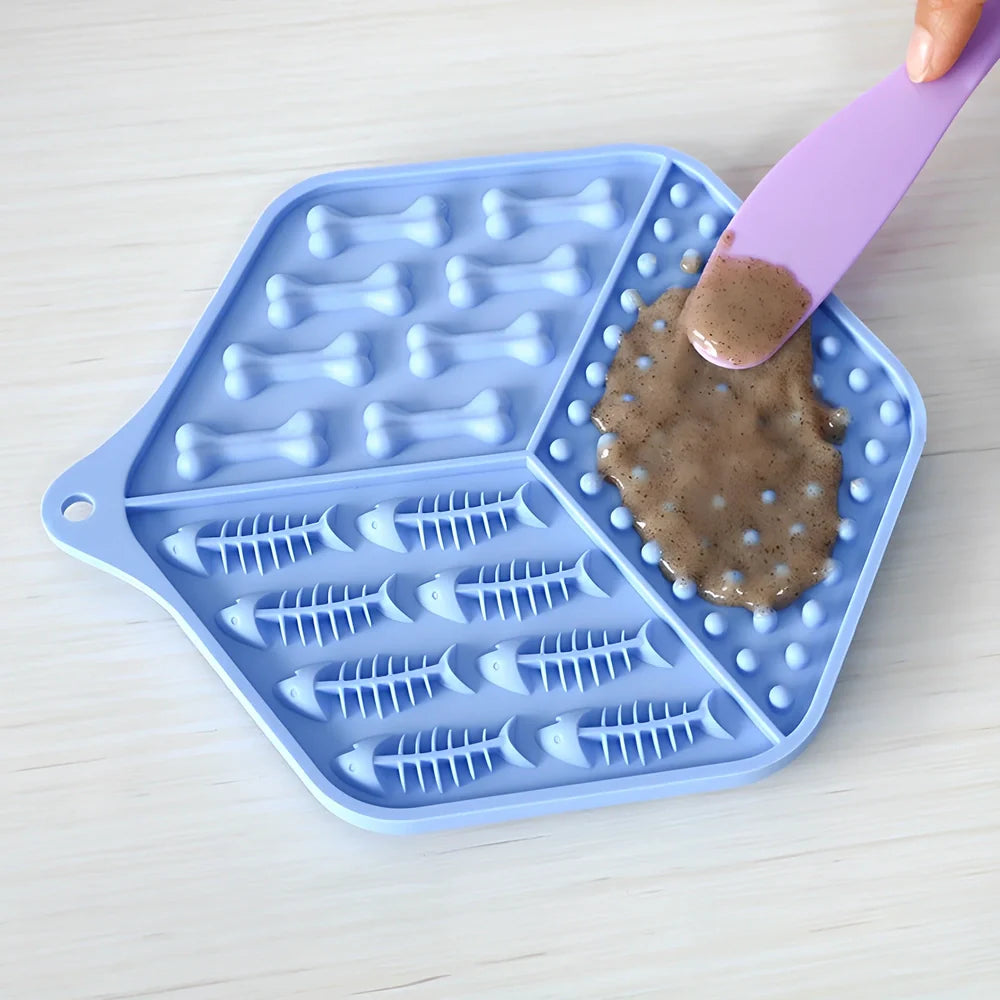 17.5cm blue silicone puppy lick pad with textured surface for slow feeding, temperature resistant -40 to 240°C