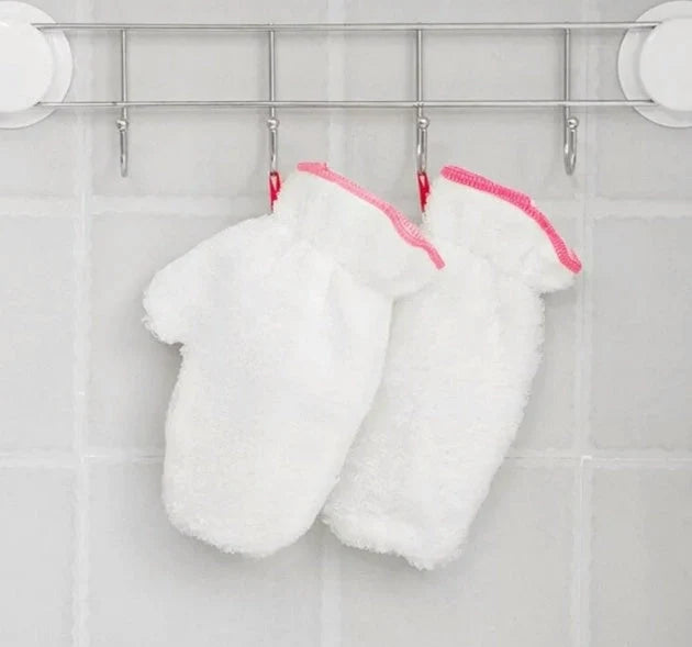 Thick microfiber dishwashing gloves in white, perfect for safe and efficient cleaning