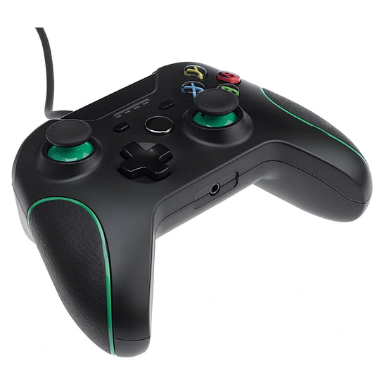 Black wired USB controller for Xbox One and PC with 2M cable and analog triggers, plug-and-play compatible