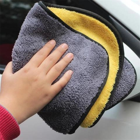 Two-colour double-sided car cleaning towel for scratch-free wash