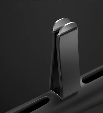 Silver aluminium alloy car vent clip-on air freshener, 83x13mm size, 46g, with replaceable fragrance cores