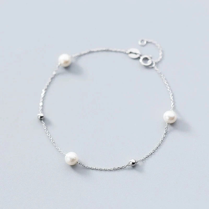Adjustable synthetic pearl bracelet with 925 silver clasp, perfect for any wrist size
