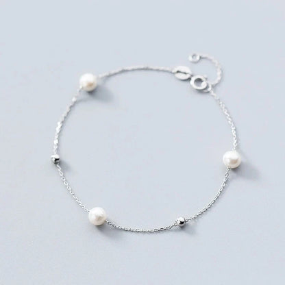Adjustable synthetic pearl bracelet with 925 silver clasp, perfect for any wrist size