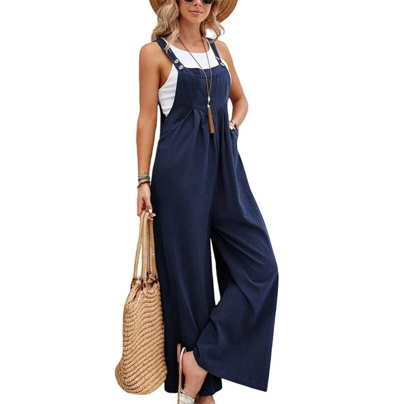 Women's dark blue suspender trousers with adjustable straps, perfect for a casual or formal look