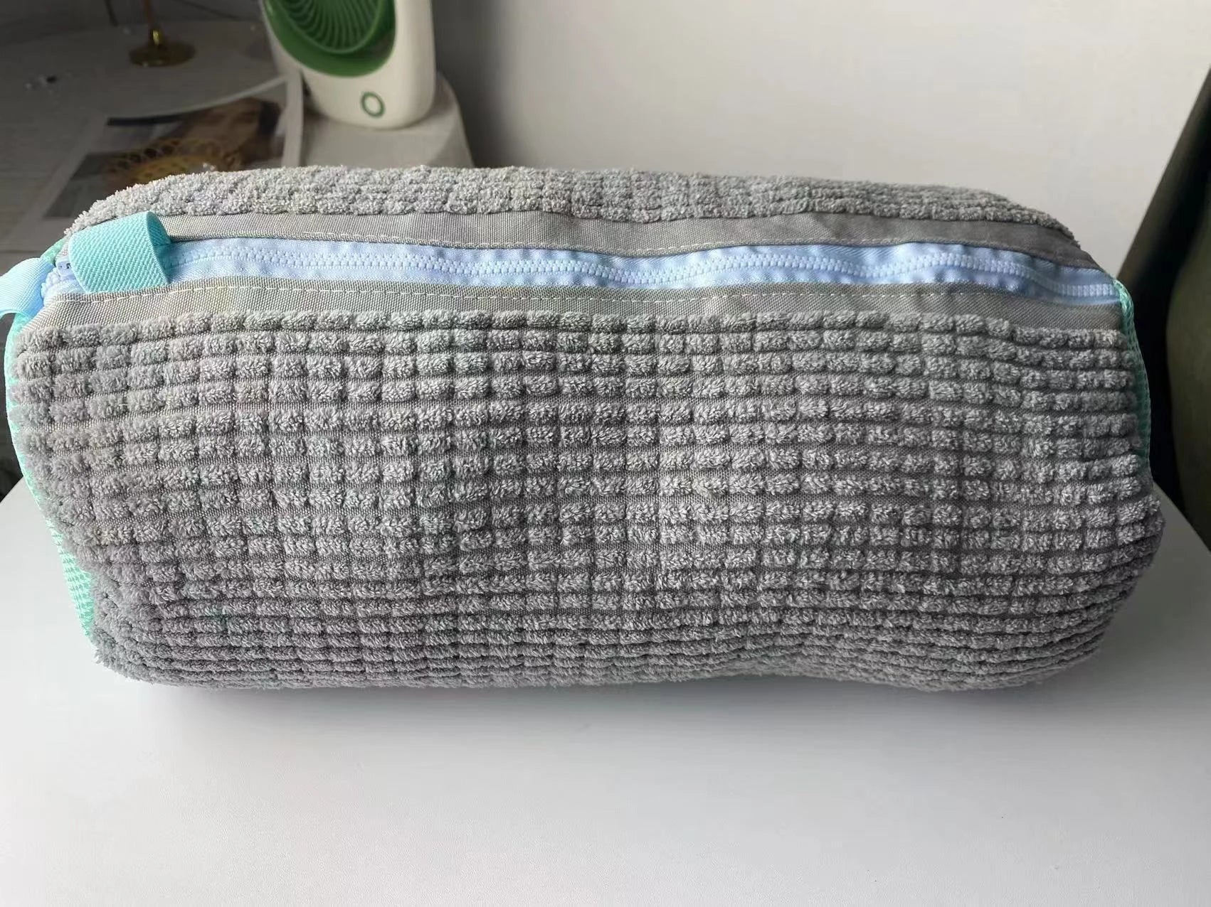 Reusable shoe wash bag with auto-lock zipper for washing machine cleaning
