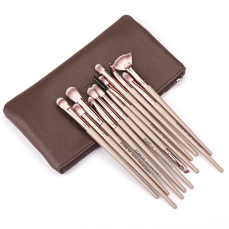 ZOREYA makeup brush with 17cm length and 1.5cm synthetic bristles in black colour option