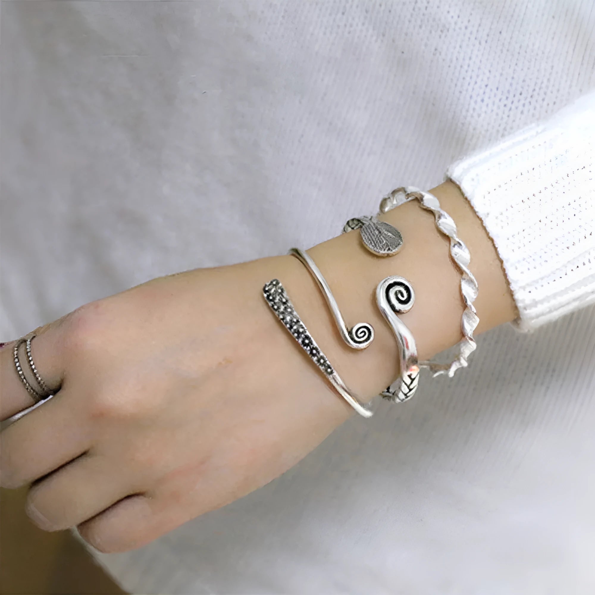 Women's Chinese retro bracelet with fish charm in 925 silver electroplated copper with adjustable opening