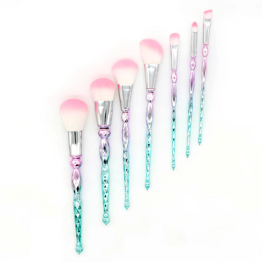 Green 7-piece makeup brush set with rayon hair in 20cm diamond tower, portable plastic handles for organised storage