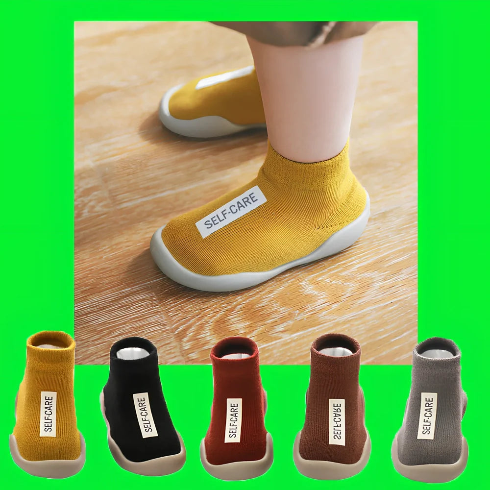 Breathable combed cotton toddler floor socks in black bow tie pattern, size M for 12.5-13.5cm feet, mesh for sweat absorption