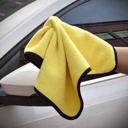 Two-colour double-sided car cleaning towel for scratch-free wash