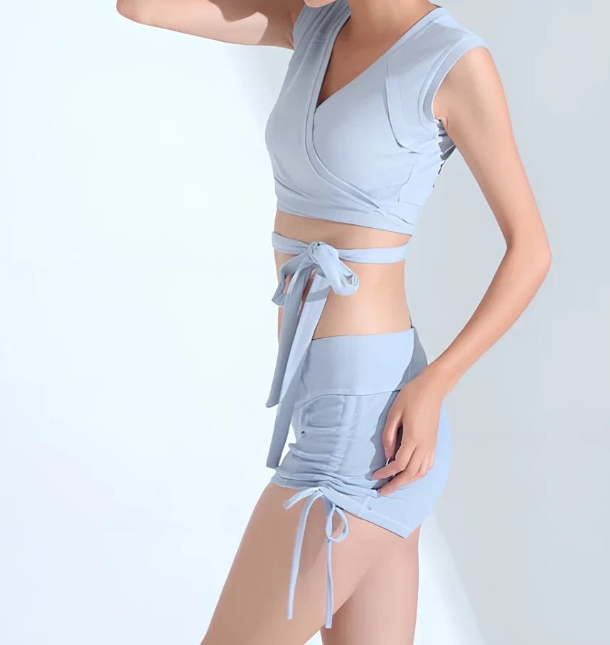 Women's black slim yoga pants shorts, size M with 65 cm waist and 27 cm length for running