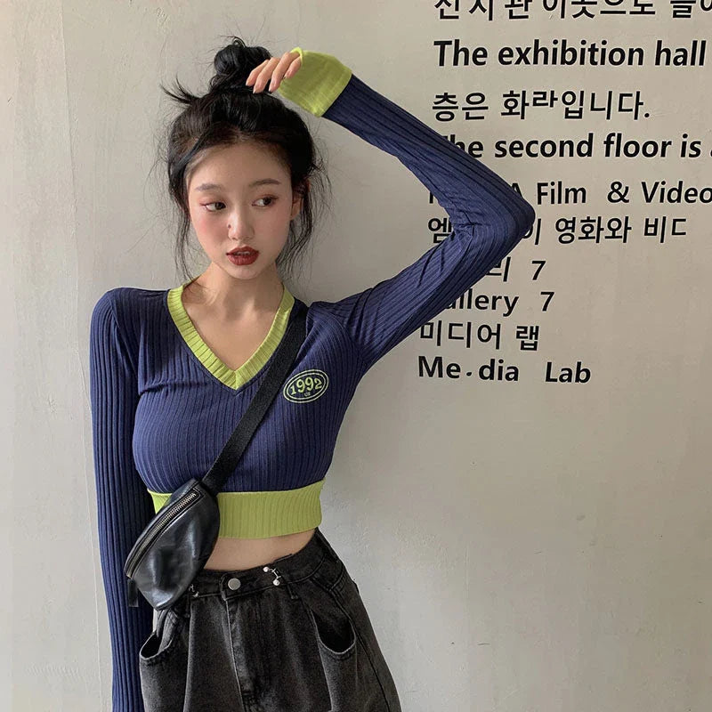 Slim-fit V-neck knit sweater in dark blue with letter pattern and embroidery details