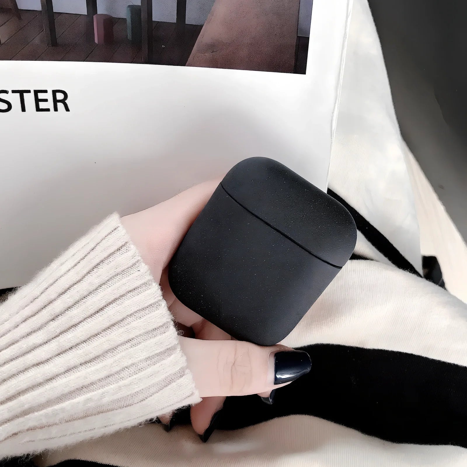 Black plastic wireless Bluetooth headset case for AirPods 1 and 2, 5.8 cm size with snap lid