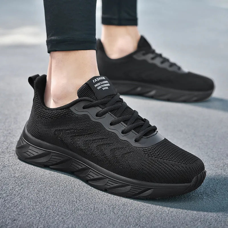 Mesh breathable casual shoes with rubber EVA sole in black and white, round toe, lace-up design