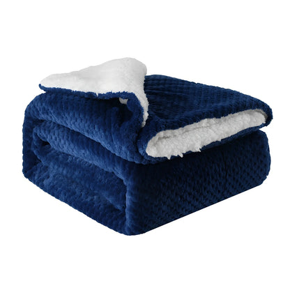 Thickened flannel polyester blanket in twist blue geometric pattern, weighing 1kg with coral fleece texture