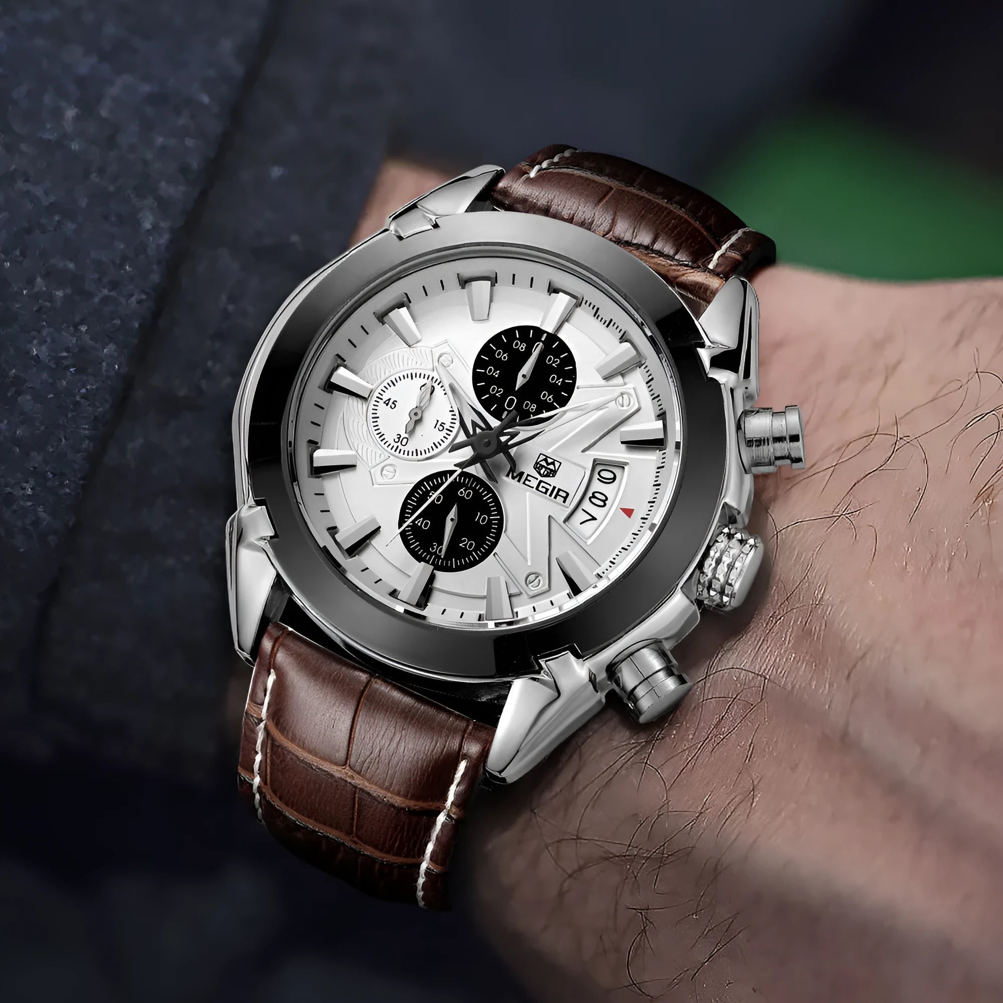 Men's multifunctional quartz chronograph watch with three-eye display and luminous markers