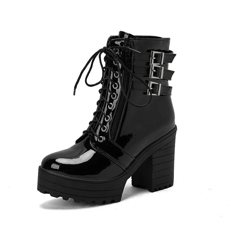 Women's black ankle boots with chunky heel and lace-up front