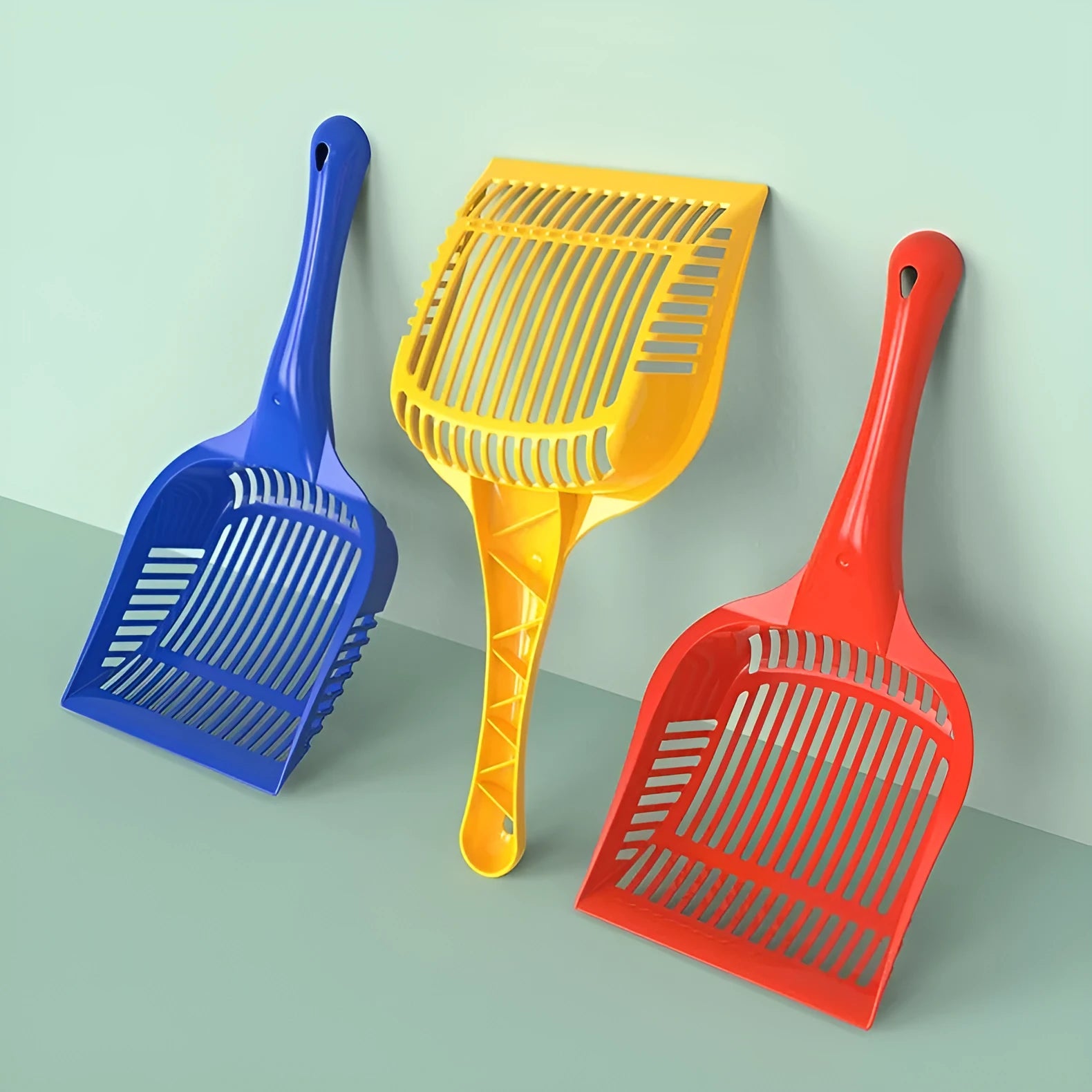 PP plastic cat litter scoop in red, yellow or blue colours, available in small or medium sizes