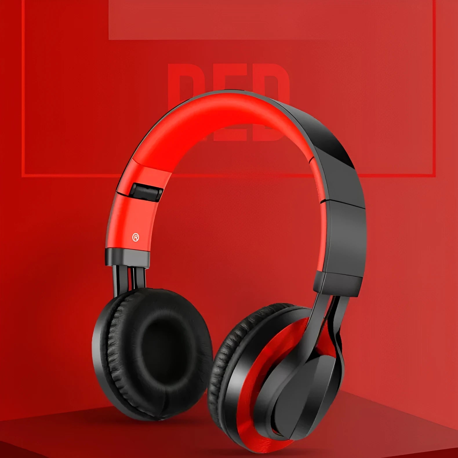 Wired black head-mounted headphones with 3.5mm plug and microphone for mobile phone karaoke