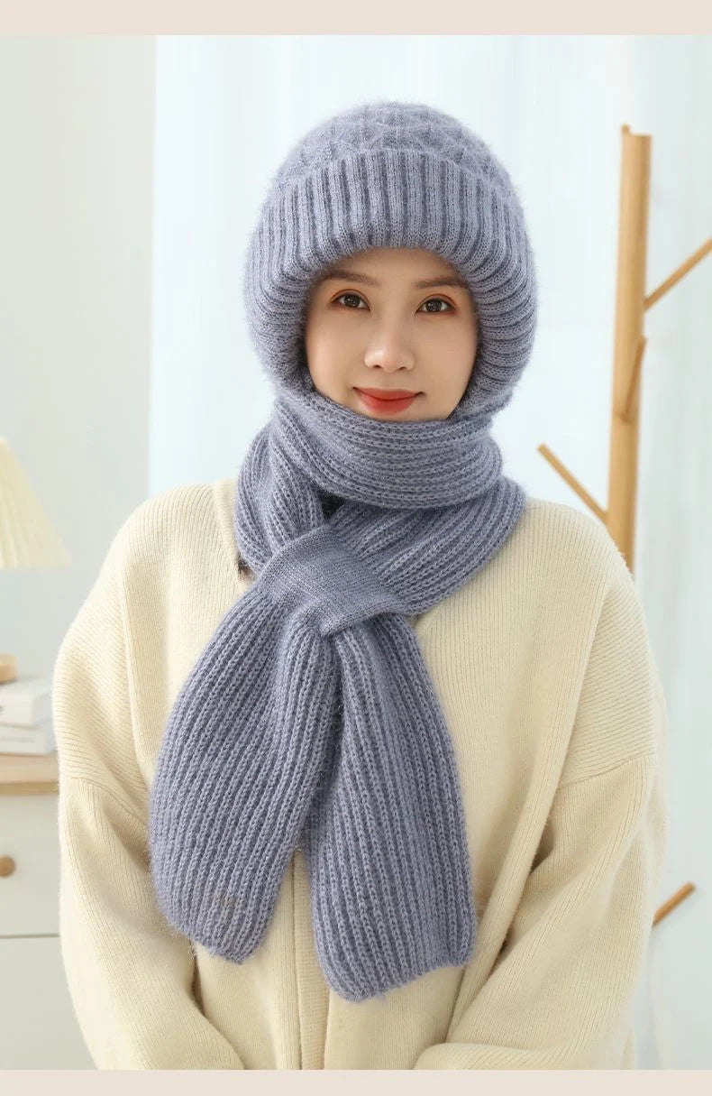 Women's fleece-lined knitted hat and scarf set in various colours for winter warmth