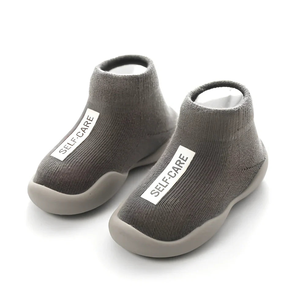 Breathable combed cotton toddler floor socks in black bow tie pattern, size M for 12.5-13.5cm feet, mesh for sweat absorption