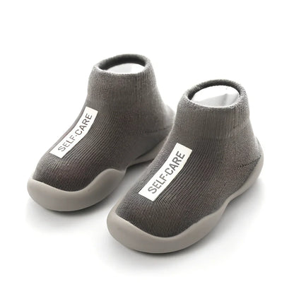 Breathable combed cotton toddler floor socks in black bow tie pattern, size M for 12.5-13.5cm feet, mesh for sweat absorption