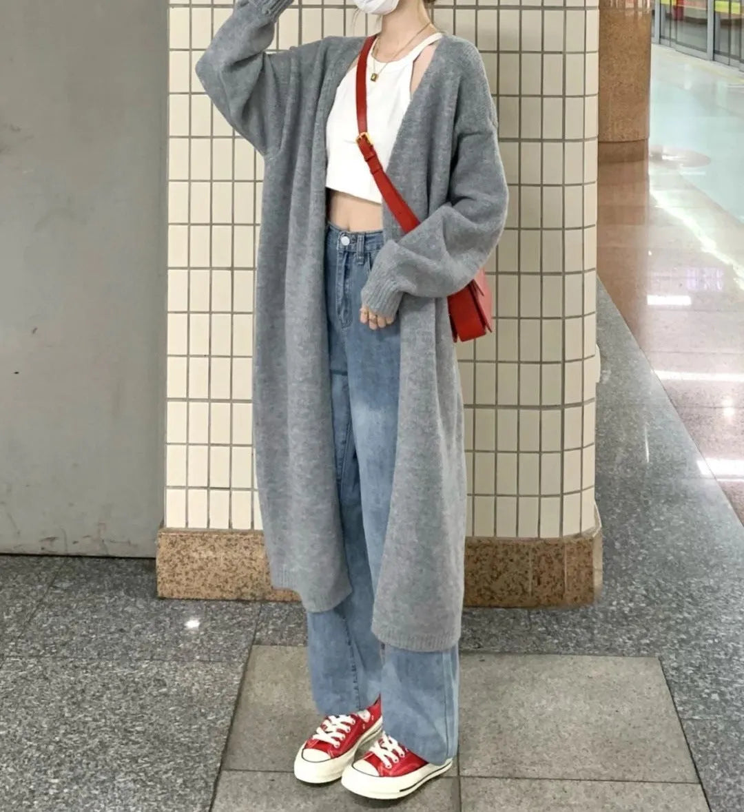 Loose dark grey knitted chenille cardigan for women with a 3D pattern and long sleeves