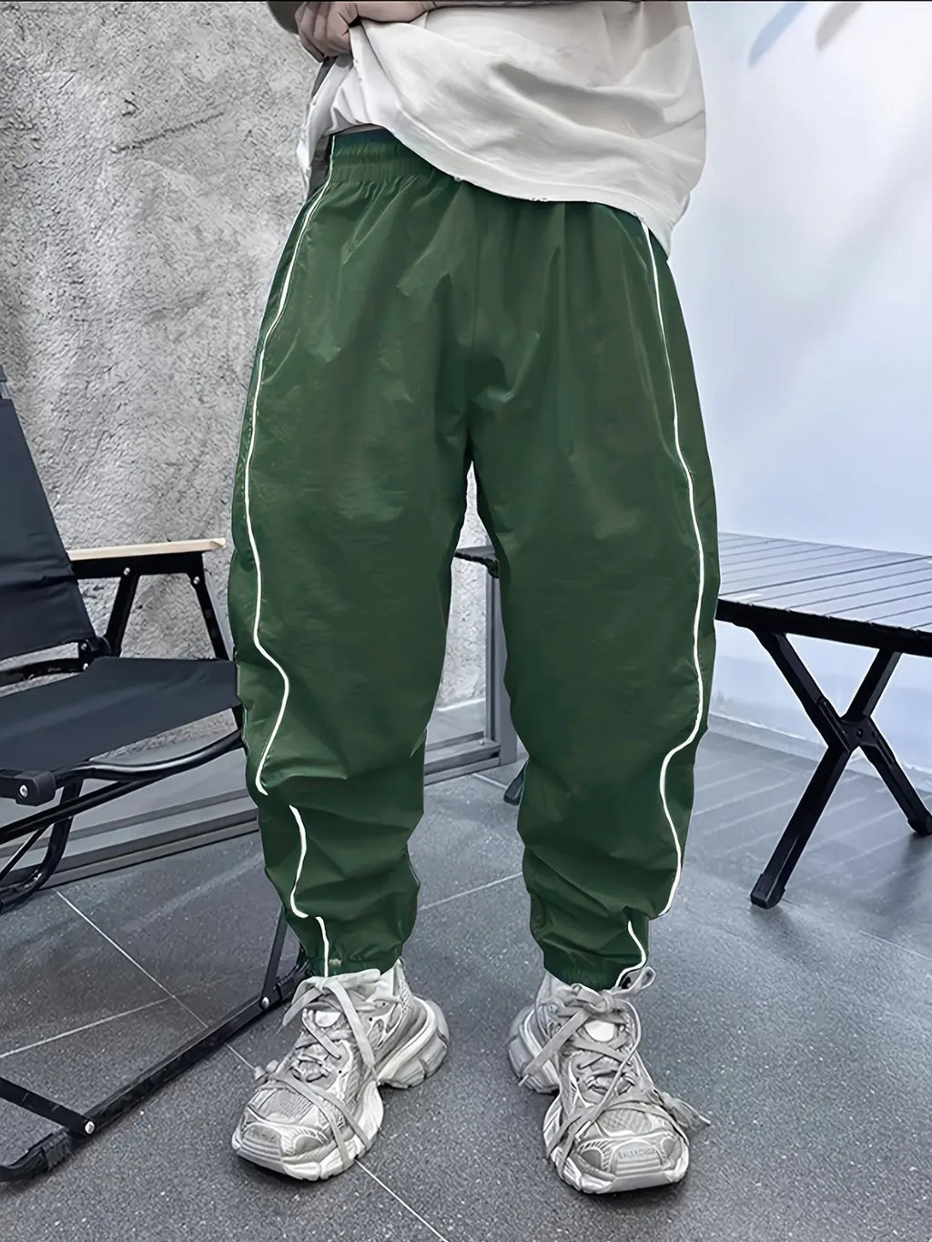 Men's loose fit cropped trousers in bamboo fibre, shown in army green colour.