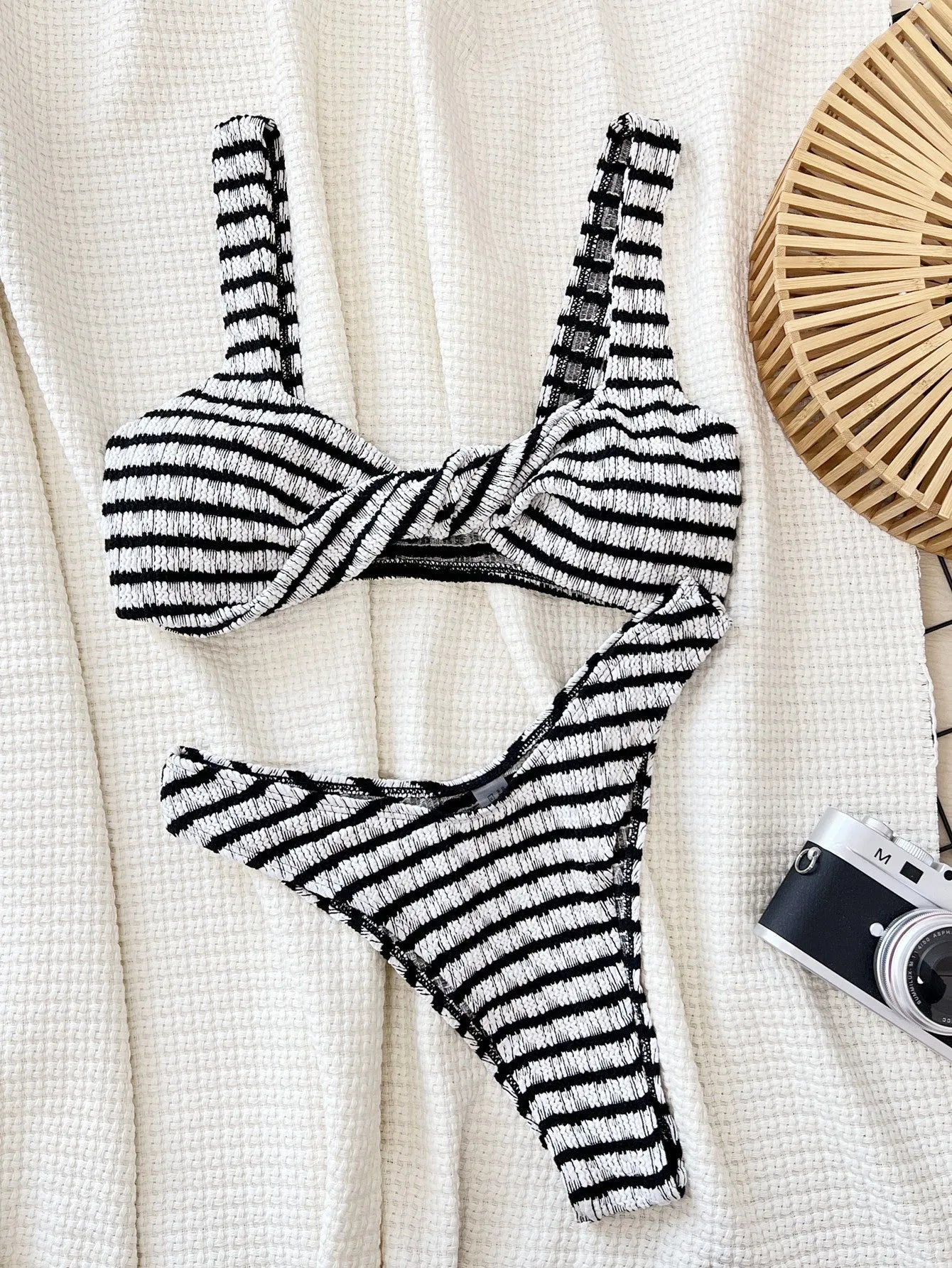Black and white contrast colour women's separated bikini set with polyester fabric in S M L sizes