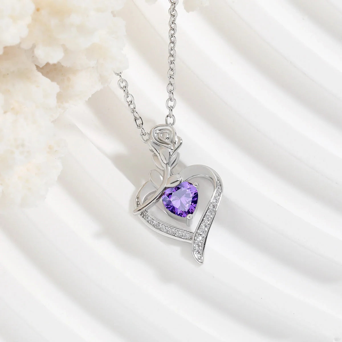 Rose heart-shaped necklace with sparkling rhinestones, a perfect Valentine's Day gift