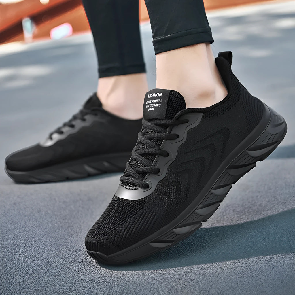 Mesh breathable casual shoes with rubber EVA sole in black and white, round toe, lace-up design