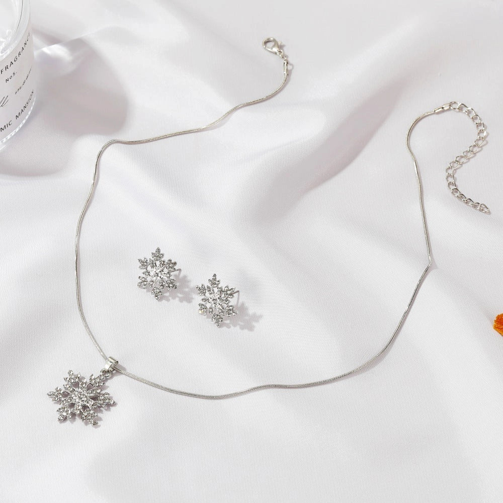 3-piece snowflake necklace set with rhinestone earrings and clavicle chain pendant in gold and silver