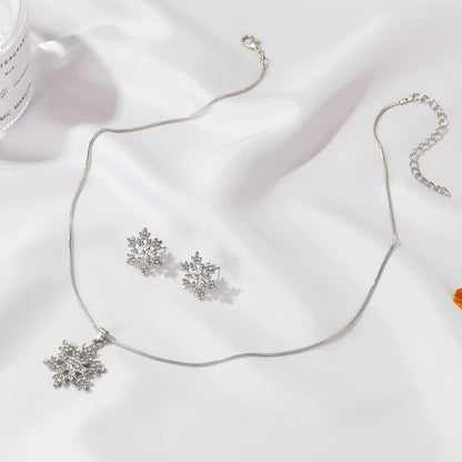 3-piece snowflake necklace set with rhinestone earrings and clavicle chain pendant in gold and silver