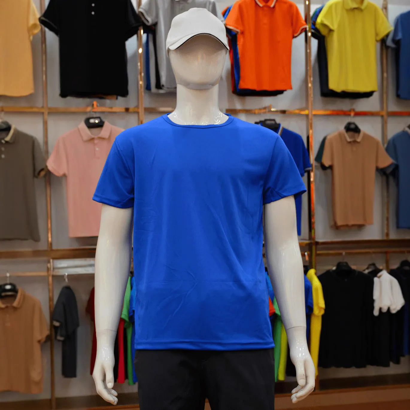 Short-sleeved slim fit round neck T-shirt in a solid colour on a hanger.