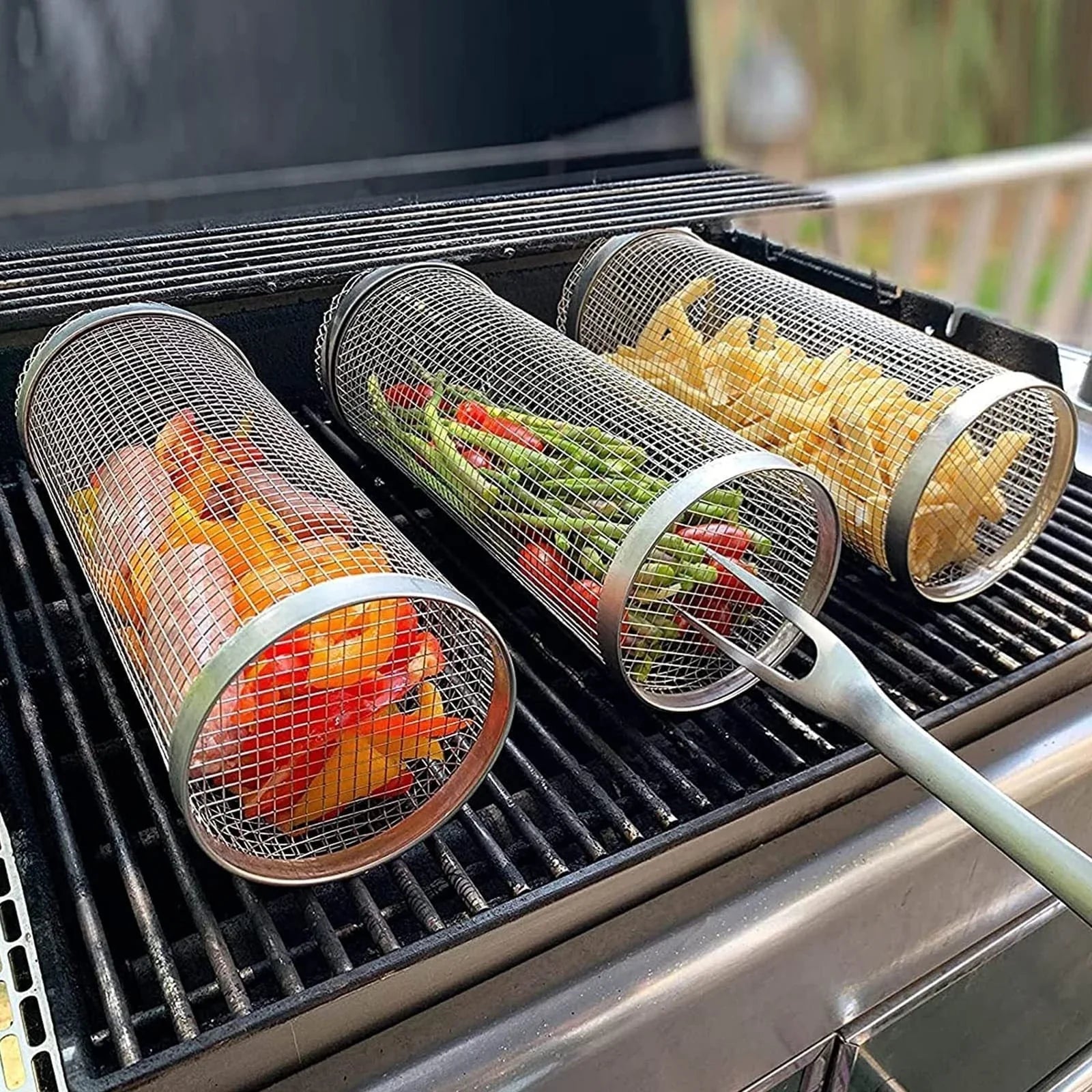 Stainless steel grilling basket with mesh design, perfect for outdoor cooking and barbecuing a variety of foods