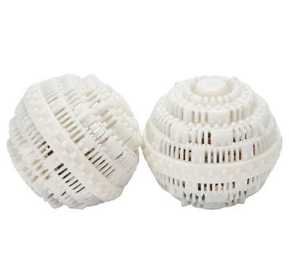 Reusable eco-friendly laundry balls made of TPR material with ceramic microspheres for effective, detergent-free washing