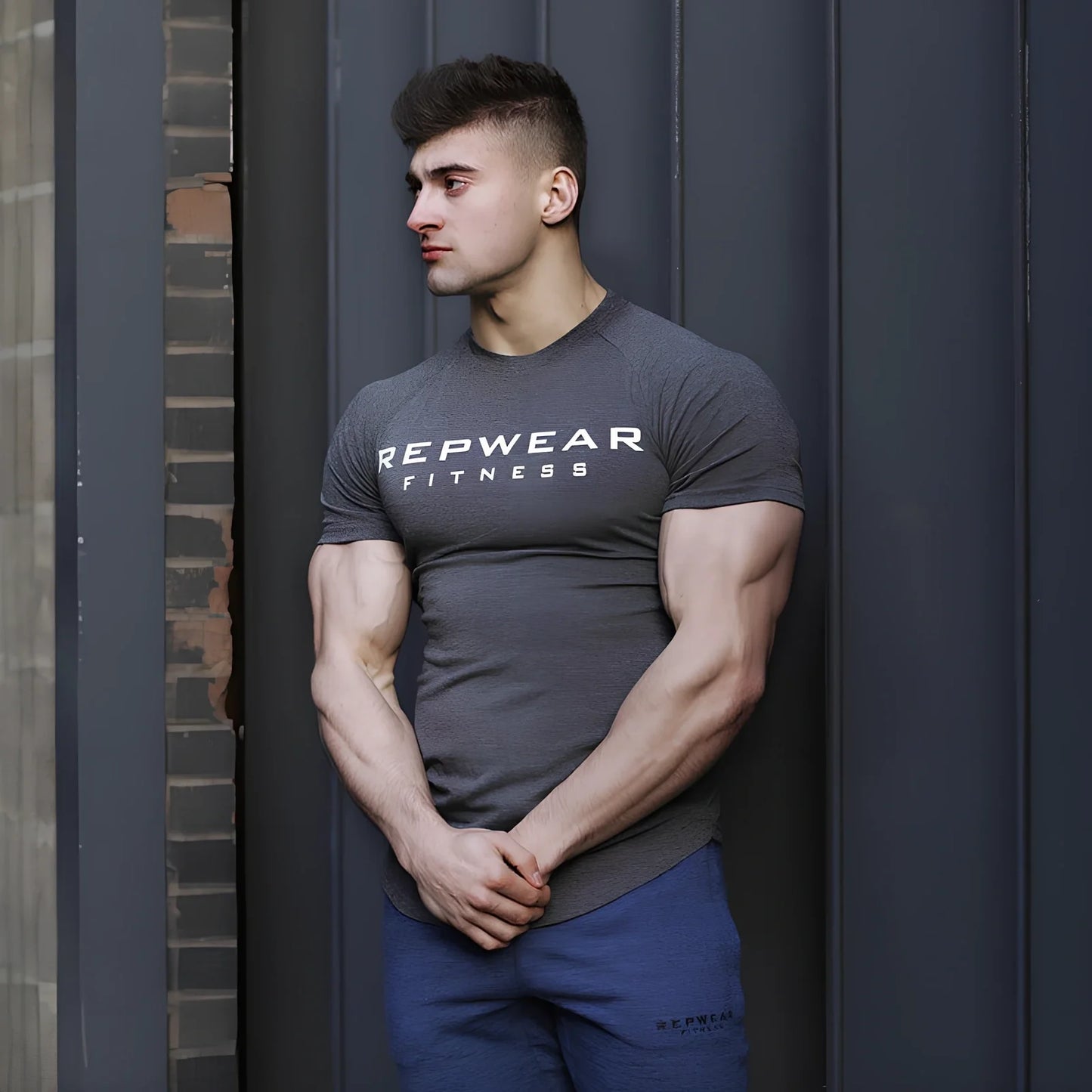 Slim-fit quick-drying stretch short-sleeve t-shirt in black with embossed letter prints, round neck, sizes M-XXL