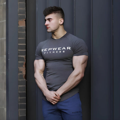 Slim-fit quick-drying stretch short-sleeve t-shirt in black with embossed letter prints, round neck, sizes M-XXL